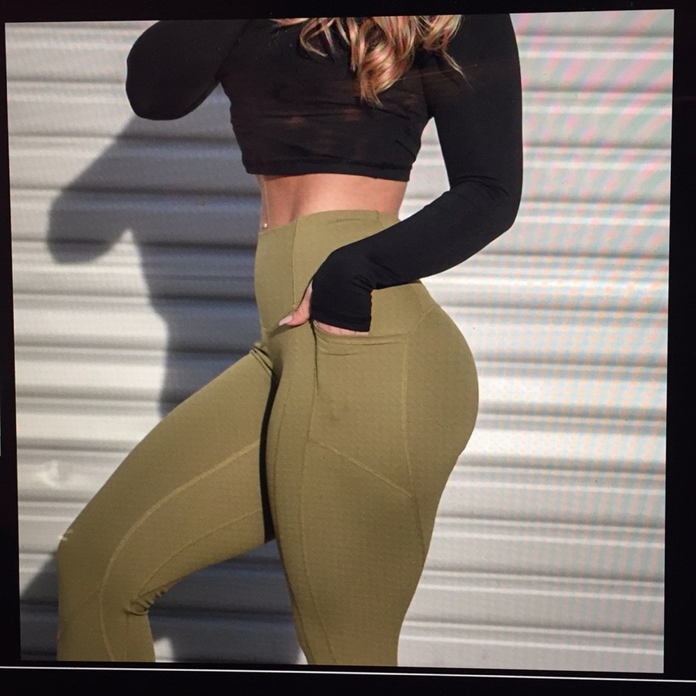Til You Collapse Premium Heart Booty Legging